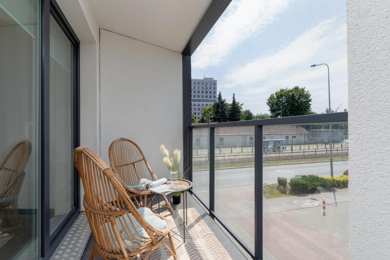 Apartment With Balcony & Parking Mogilska By Renters Prestige Krasków Exterior foto