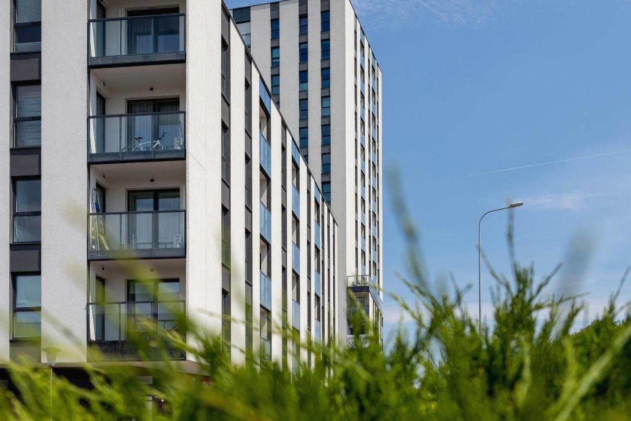 Apartment With Balcony & Parking Mogilska By Renters Prestige Krasków Exterior foto
