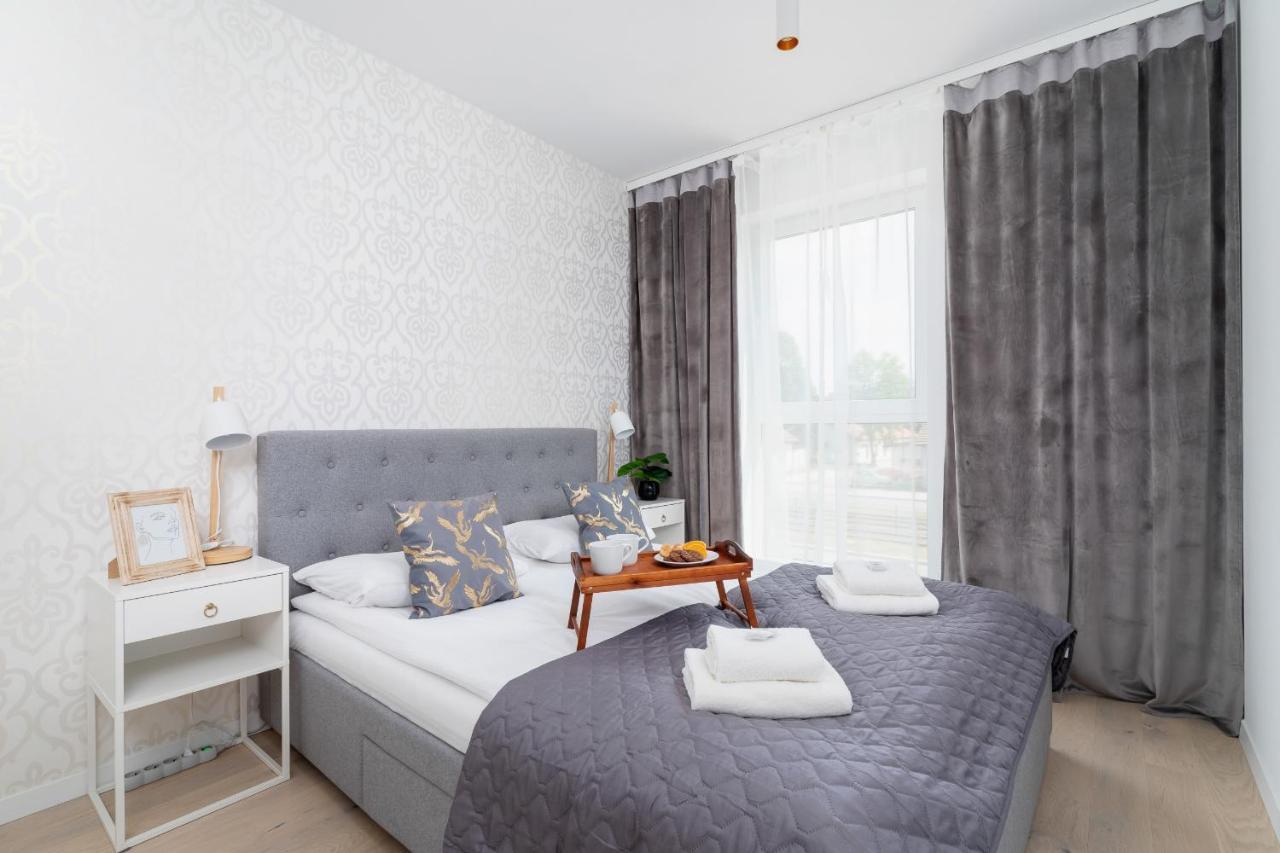 Apartment With Balcony & Parking Mogilska By Renters Prestige Krasków Exterior foto
